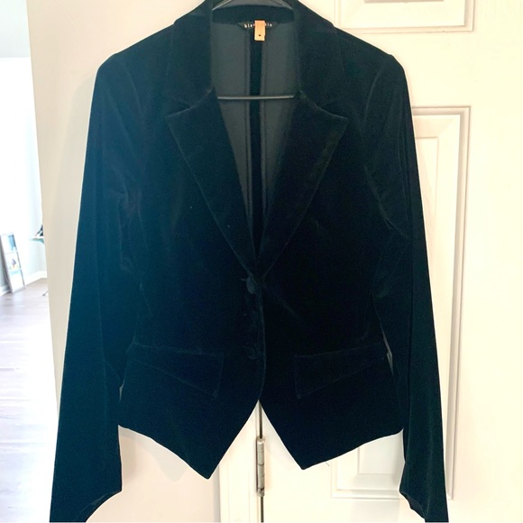 Black Halo Velvet Women's Blazer - Picture 2 of 13